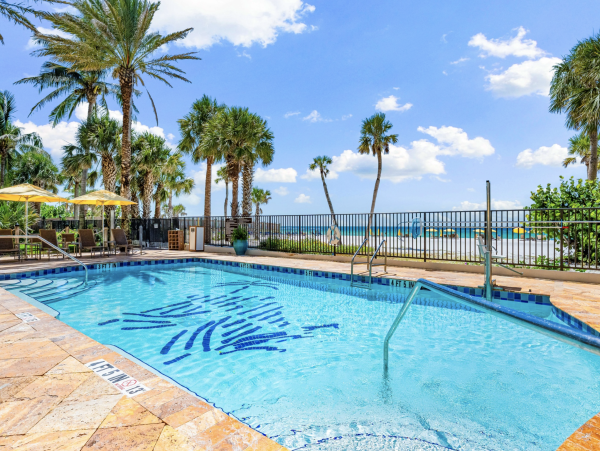 Siesta Key luxury  On Beach Walk to Restaurants & Shopping